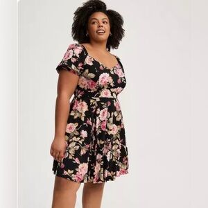 Torrid floral skater dress Empire waste puff sleeve NWT 4 $69
